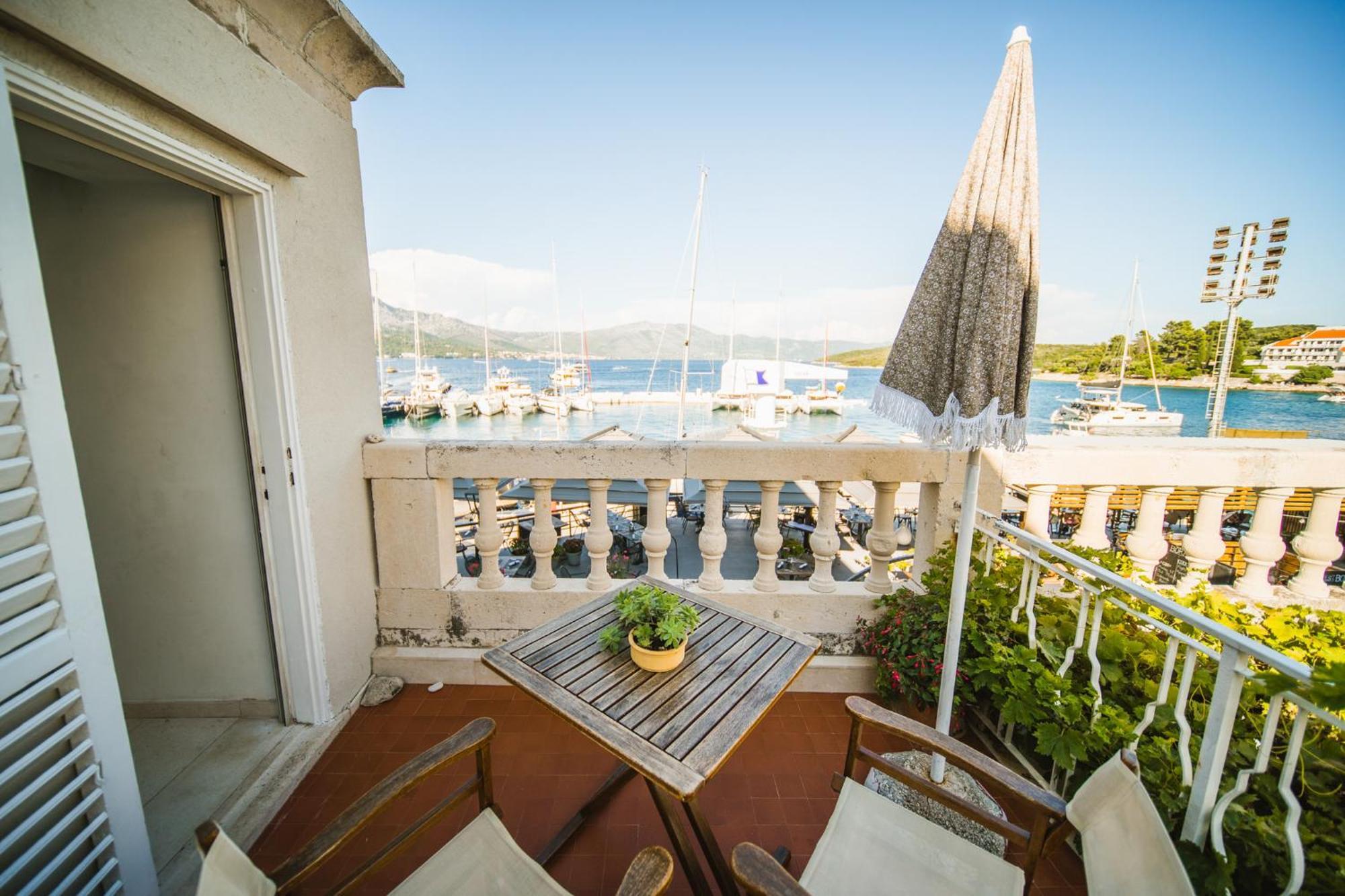 Apartments And Rooms Denoble Korcula Town Luaran gambar