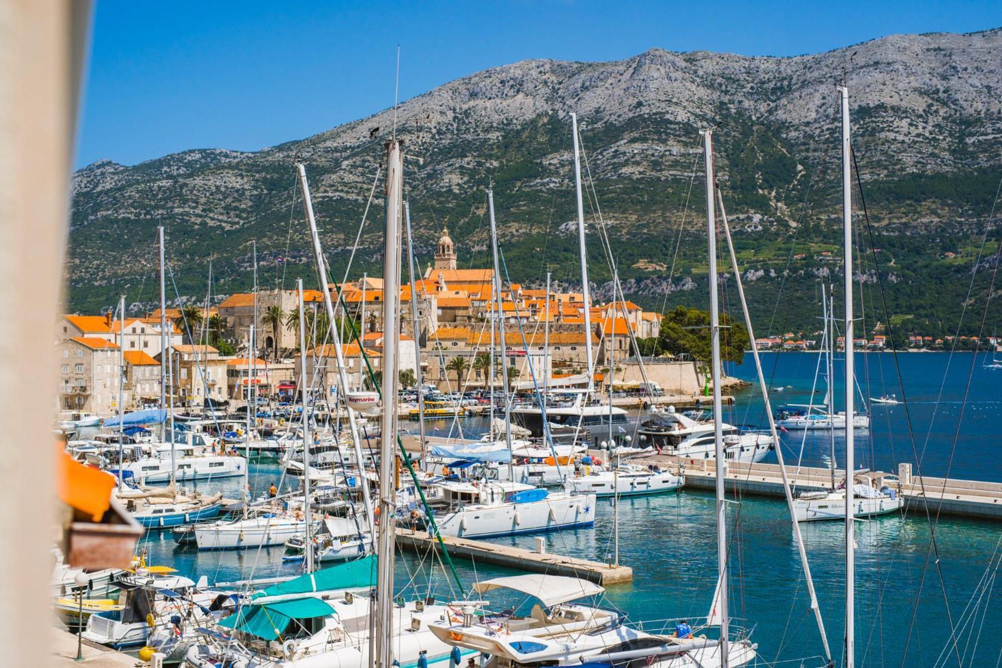Apartments And Rooms Denoble Korcula Town Luaran gambar