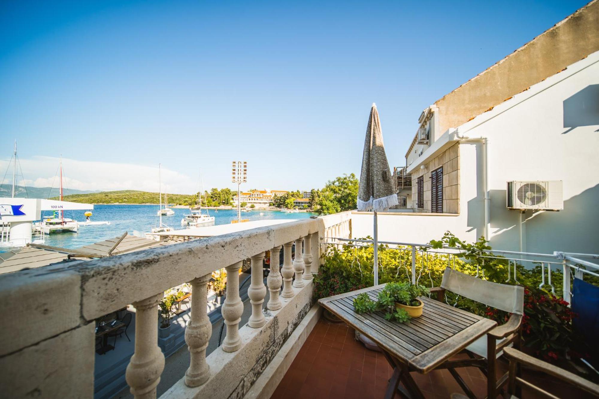 Apartments And Rooms Denoble Korcula Town Luaran gambar